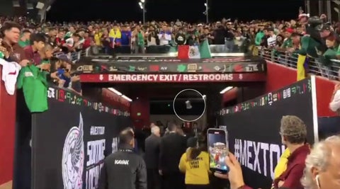 Botellazo al Tata Martíno tras perder con Colombia