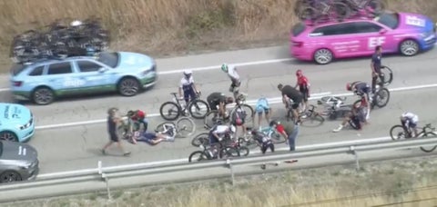 Caída de Egan Bernal y Daniel Martínez