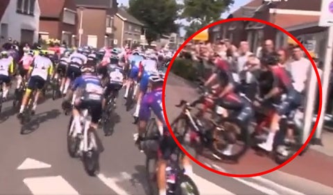 Caída de Richard Carapaz en la Vuelta a España