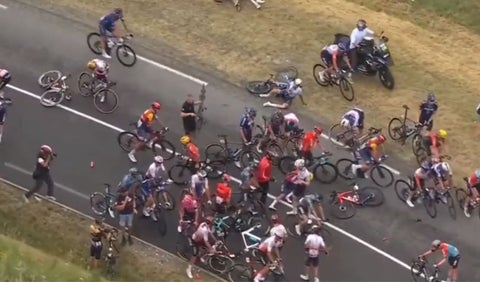 Caída en la etapa 14 del Tour de Francia 2023