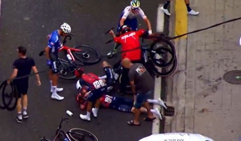 Egan Bernal: caída del Ineos en la etapa 7 de la Vuelta a España