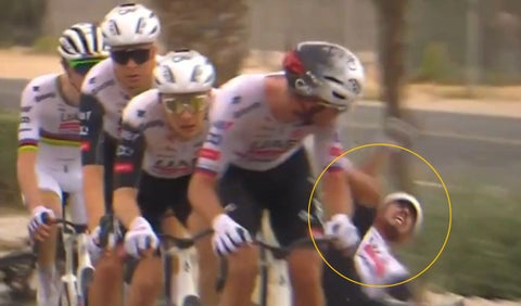 Caída de Juan Sebastián Molano en el UAE Tour 2025