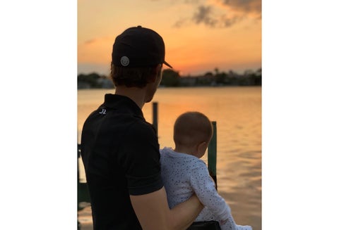 Camilo Villegas y su hija Mia