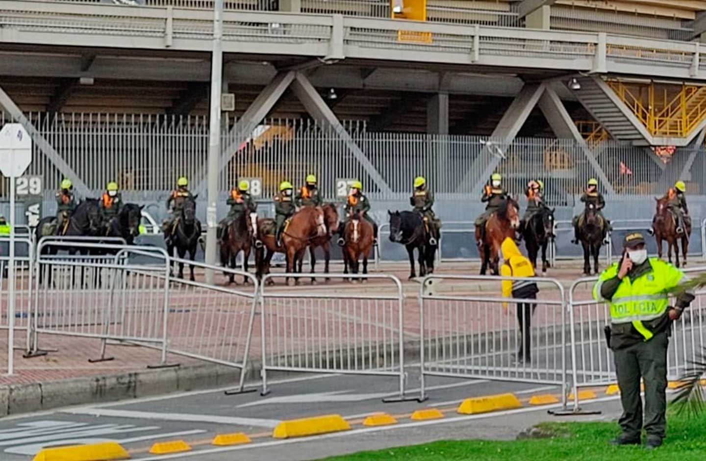 Autoridades en El Campin