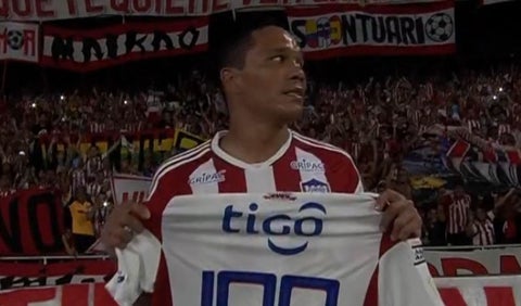 Carlos Bacca celebrando sus 300 goles