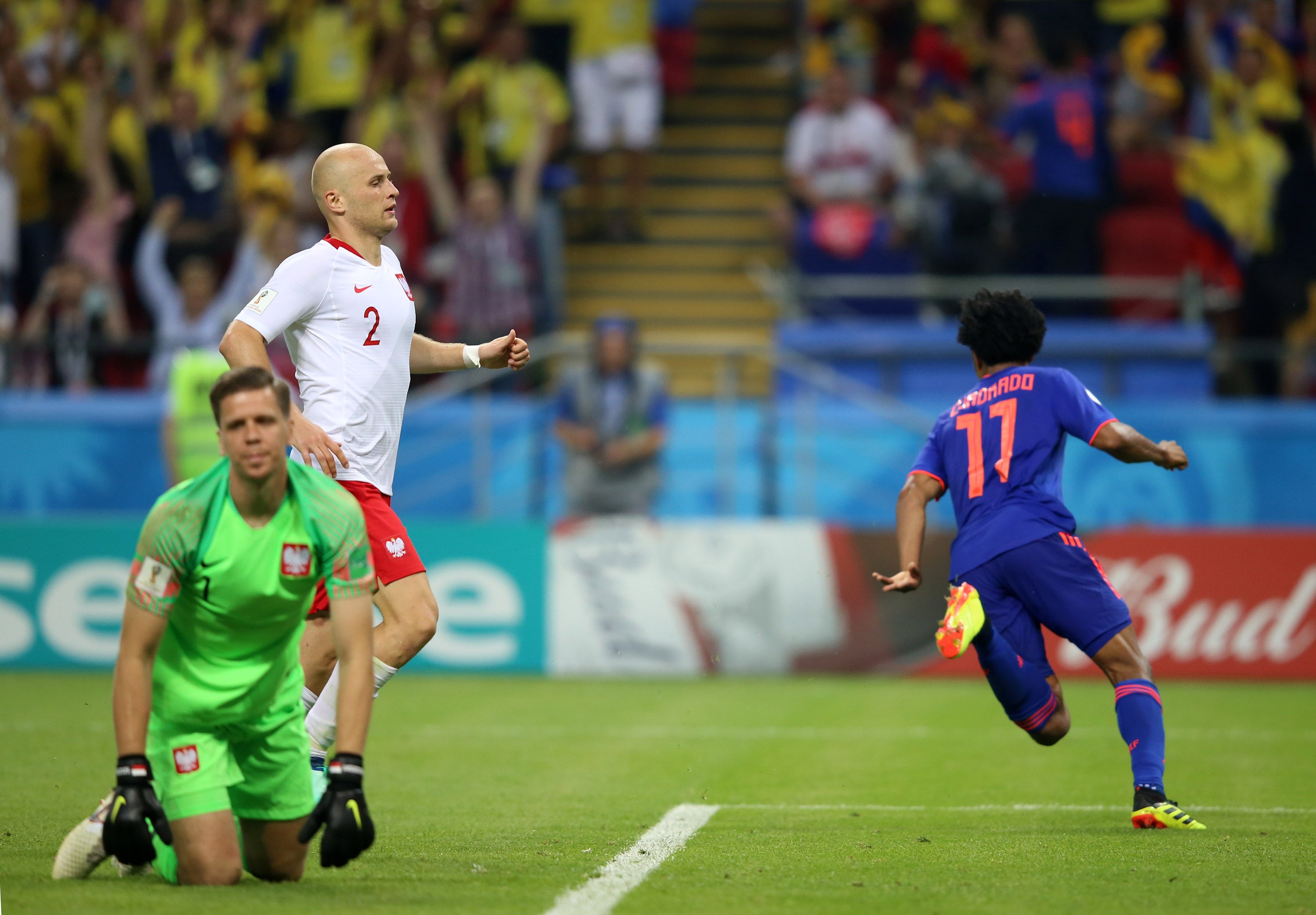 Cuadrado corre a celebrar su gol