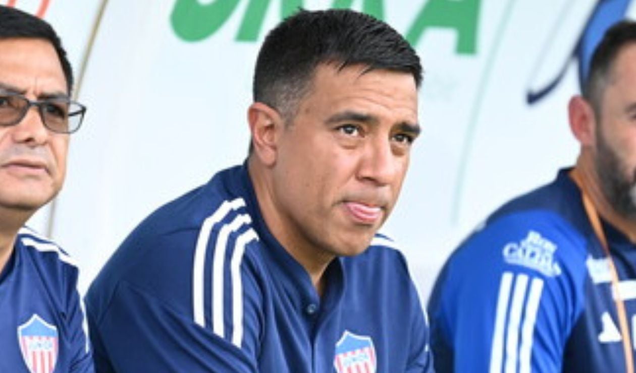 César Farías con Junior