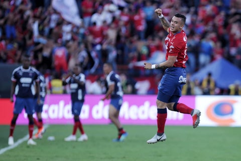 Leonardo Castro festejando el gol ante Junior en el Atanasio Girardot