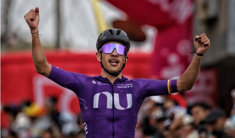 Jonathan Chaves con Nu en el Clásico RCN