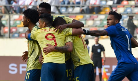 Mateus Uribe anotó los goles de Colombia ante Perú.