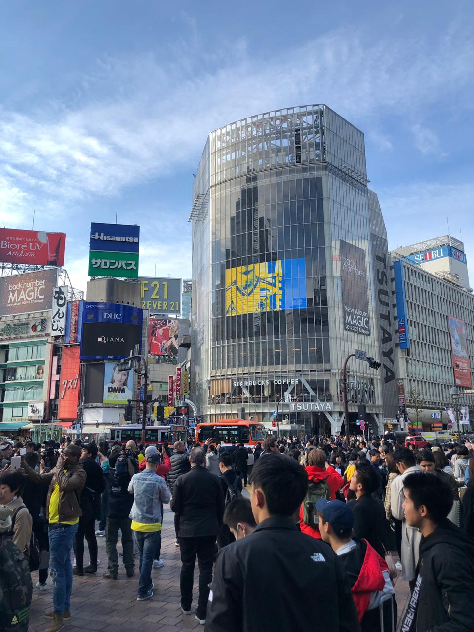 La camiseta de la Selección Colombia presentada en el Times Square de Japón