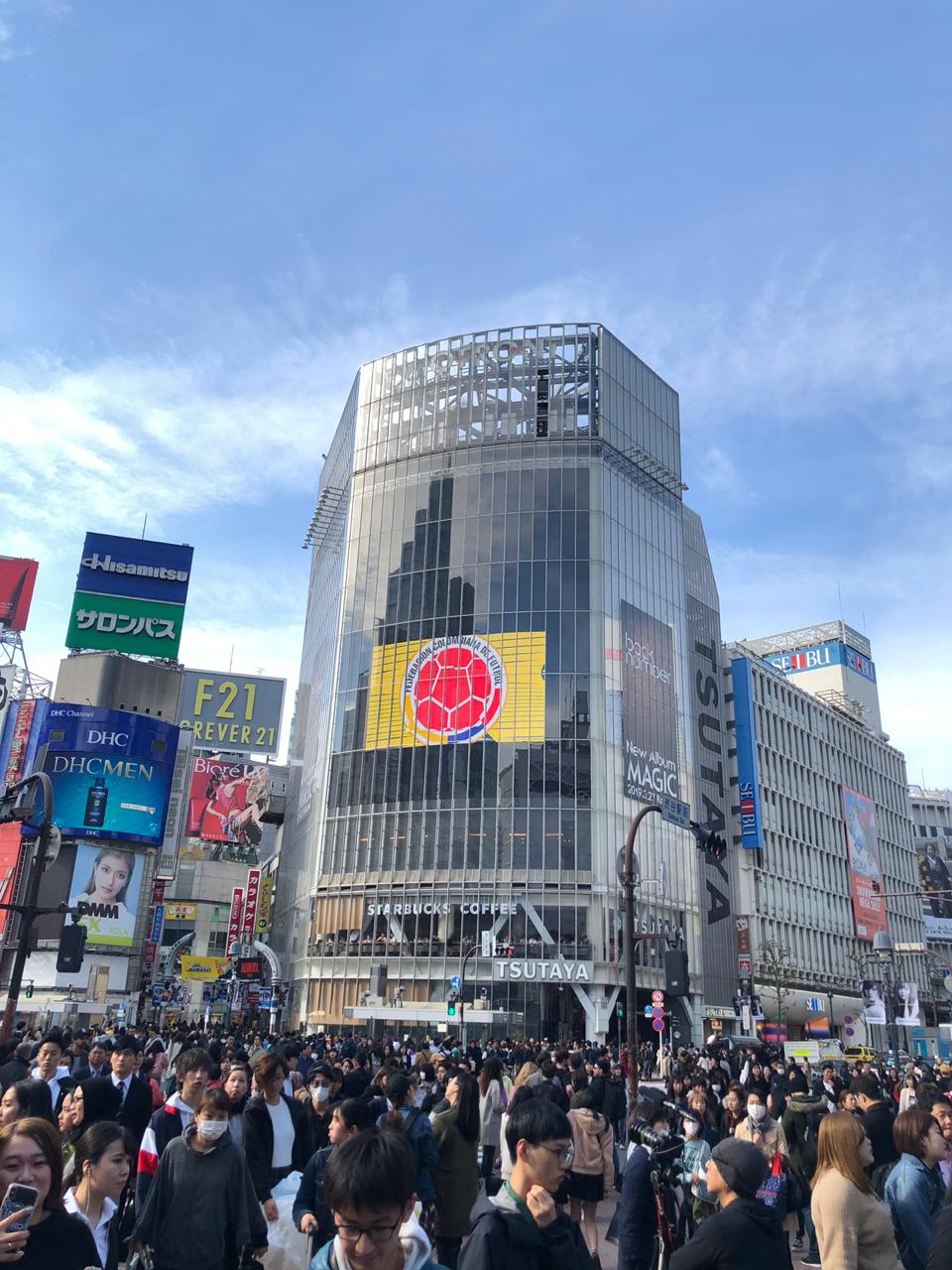 La camiseta de la Selección Colombia presentada en el Times Square de Japón