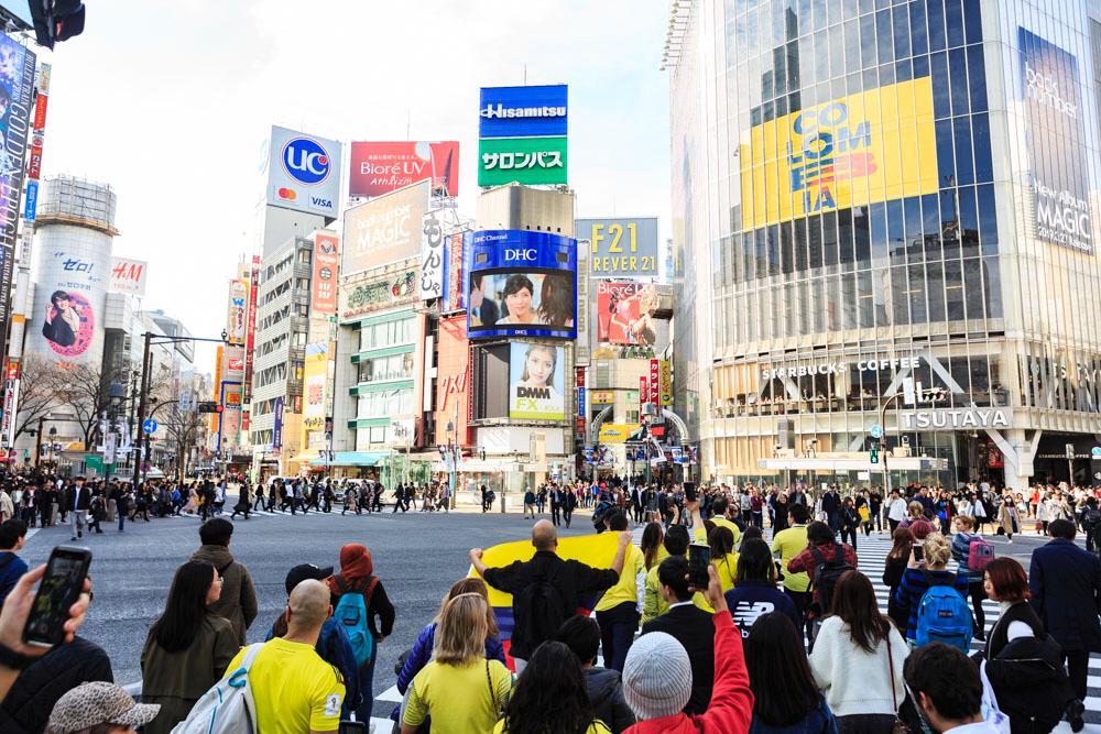 La camiseta de la Selección Colombia presentada en el Times Square de Japón