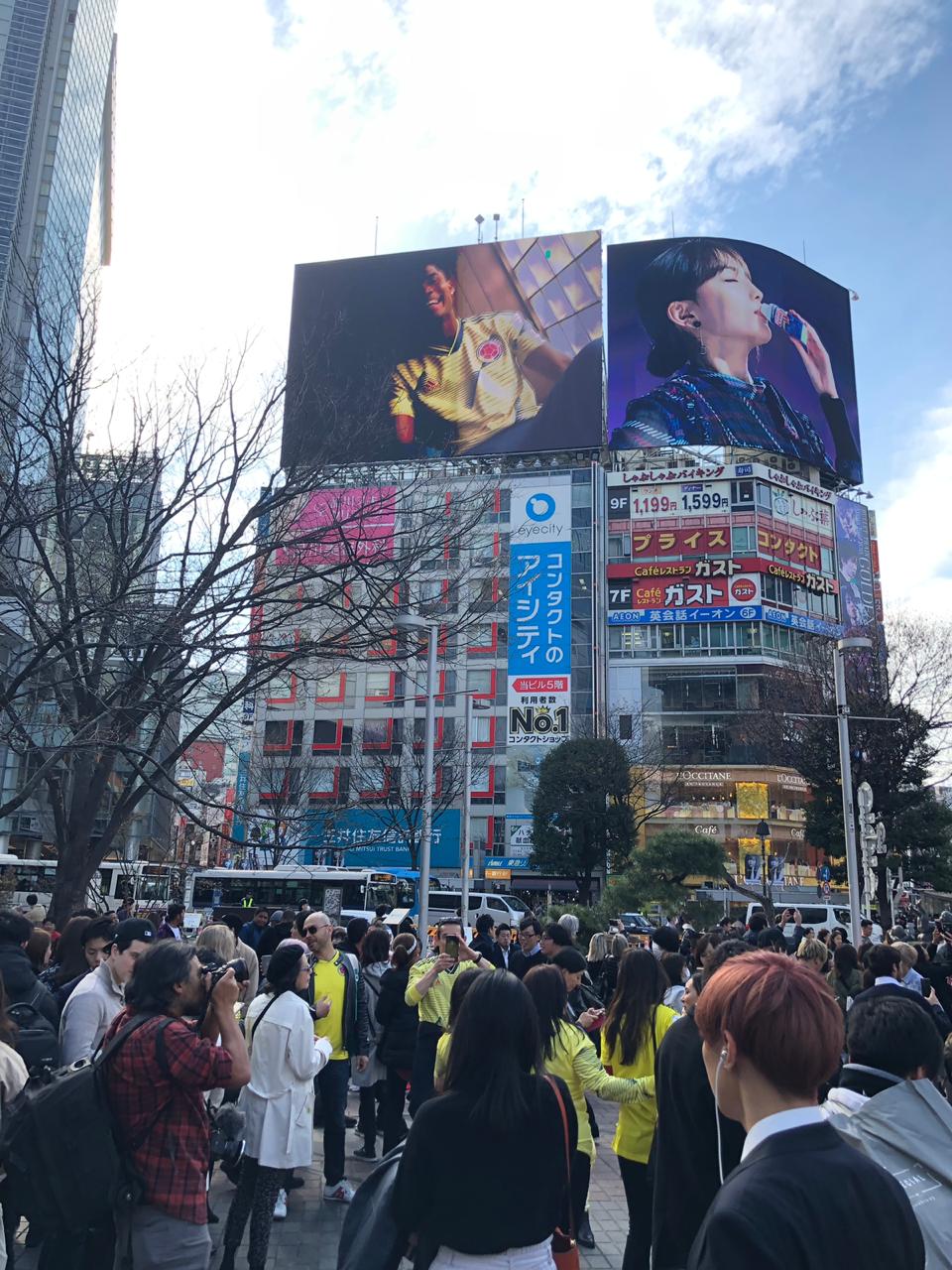La camiseta de la Selección Colombia presentada en el Times Square de Japón