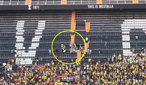 Colombia vs Irak, hinchas peleándose