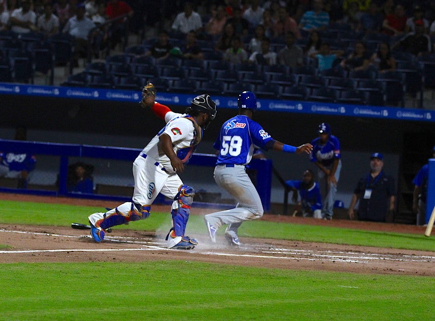 Tigres de Licey impuso su condición de favorito en las dos confrontaciones ante Caimanes