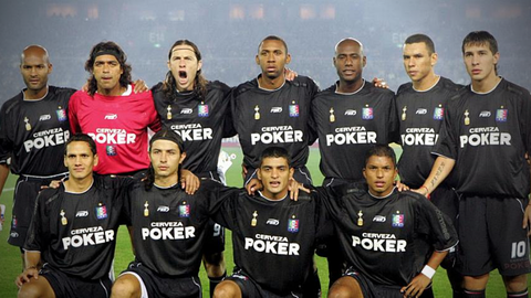 11 inicial de Once Caldas en el año 2004 con la indumentaria negra, tras consagrarse campeón de la Copa Libertadores 2004