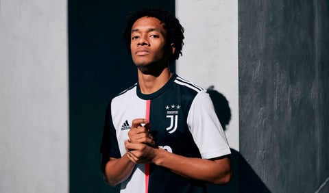 Juan Guillermo Cuadrado vistiendo la camiseta de la Juventus