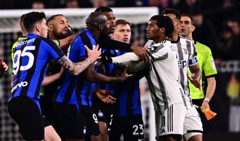 Juan Guillermo Cuadrado y Romelu Lukaku