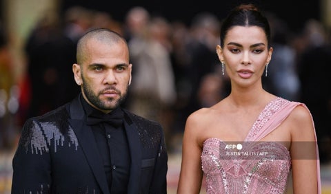 Dani Alves y Joana Sanz