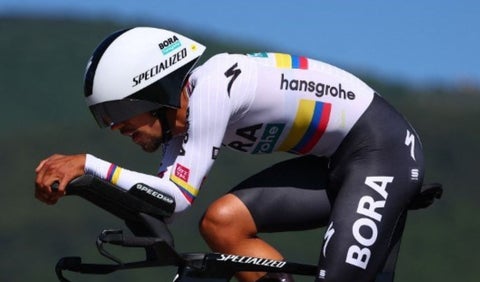 Dani Martínez se llevó por delante a Geraint en el Giro [VIDEO]