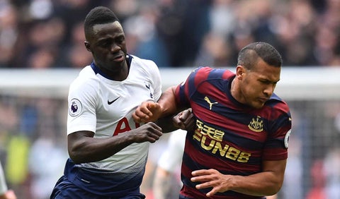 Dávinson Sánchez fue titular con el Tottenham ante Newcastle.