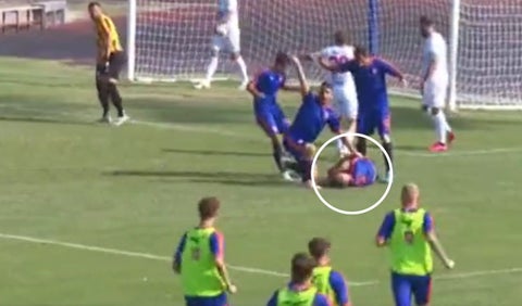 Delantero hizo gol y de inmediato se desmayó