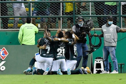 Deportivo Cali en su empate contra Atlético Nacional.