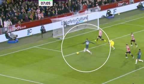 Darwin Núñez desperdició gol con Liverpool