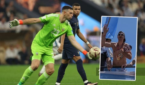 'Dibu' Martínez y la broma a Mbappé en caravana de Argentina