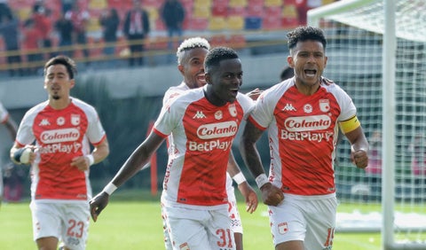 Jugadoras en el Congo le pegan a un árbitro por no pitar un penalti