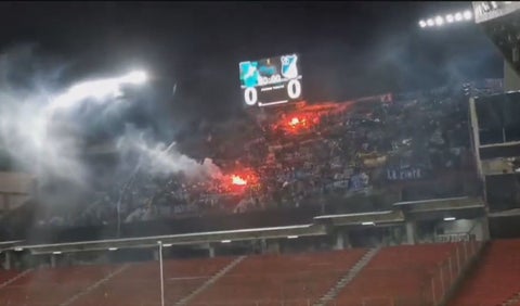 Hinchada de Millonarios en Ecuador contra Universidad Católica