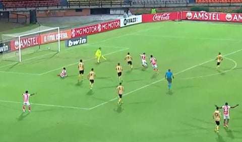 Tadej Pogacar, Daniel Martínez y Jonas Vingegaard