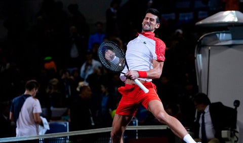 Novak Djokovic celebra el título ganado en el Masters 1000 de Shangai