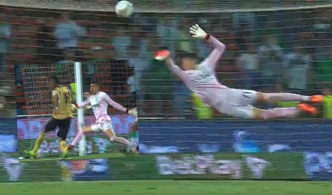 Doble atajada de Kevin Mier en Nacional vs Águilas