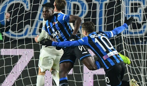 Duván Zapata celebrando el tercer gol ante la Juventus