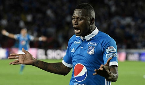 Duvier Riascos jugando para Millonarios