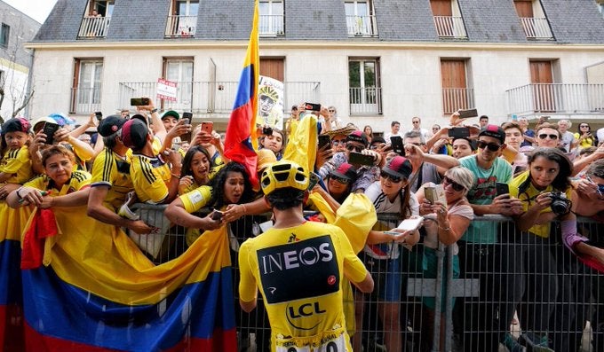 Tour de Francia - Egan Bernal, paseo por Los Campos Elíseos 