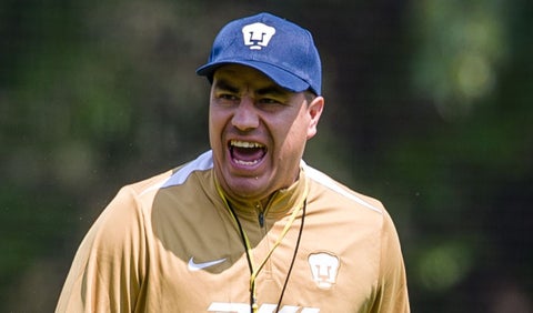 Efraín Juárez, entrenador de Pumas