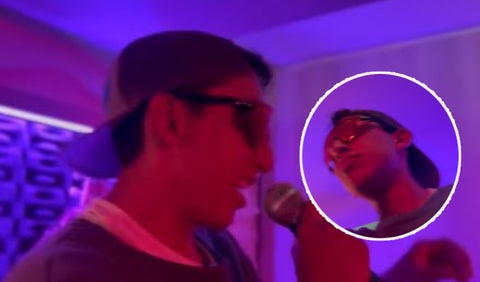 Egan Bernal cantando reggaetón