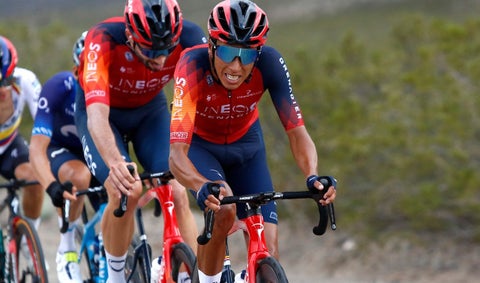 Egan Bernal en una carrera con Ineos en este 2023