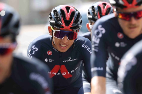 Egan Bernal corriendo el Tour de Francia