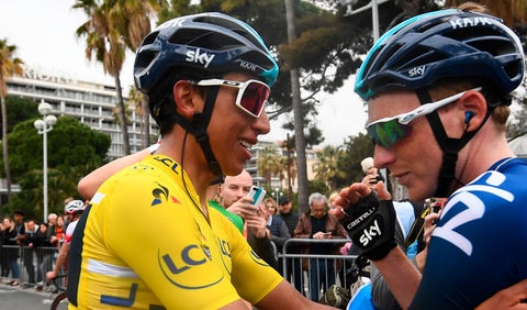 Egan Bernal luego de pasar la meta en la última etapa de la París-Niza