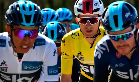 Egan Bernal y el líder de la París-Niza, Mikel Kwiatkowski