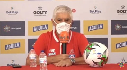 Julio Comesaña, técnico uruguayo