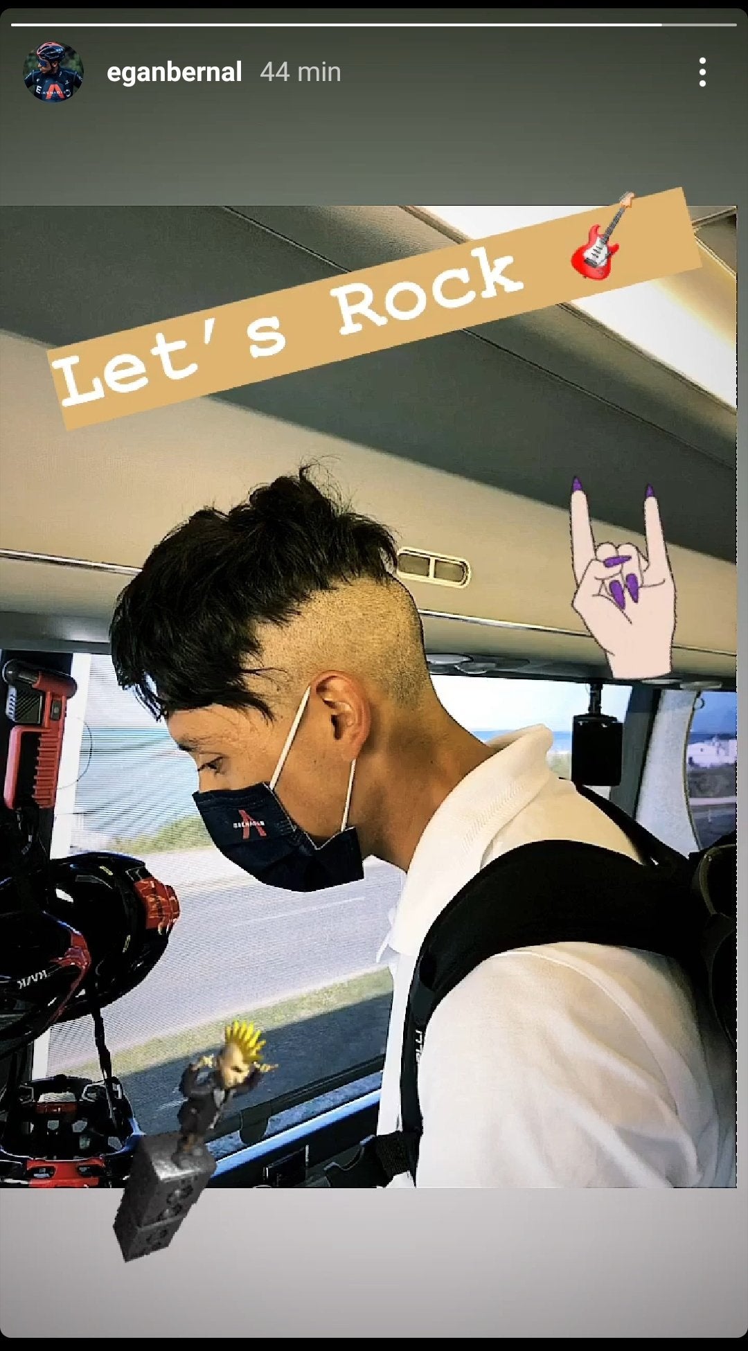 Egan Bernal y su nuevo look