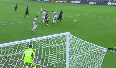 El polémico penal sobre Thuram en la final del mundial Qatar 2022