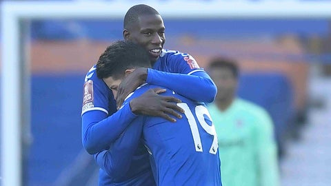 James Rodríguez y Doucouré - Everton