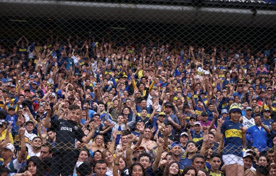 Los xeneizes esperan la hora del inició del crucial partido en cancha de River.
