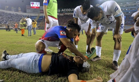 Estampida en el fútbol de El Salvador